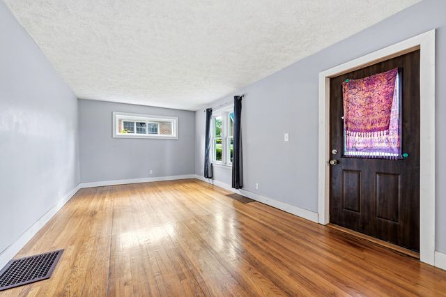205 Parchmount Avenue, Parchment City, MI 49004