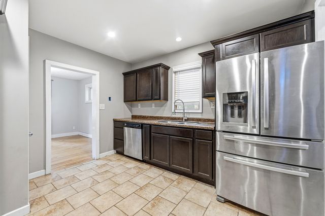 205 Parchmount Avenue, Parchment City, MI 49004
