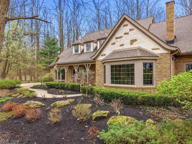 7751 Chagrin Road, Chagrin Falls, OH 44023