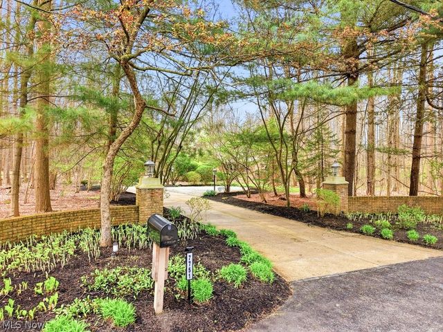 7751 Chagrin Road, Chagrin Falls, OH 44023