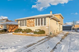 10729 Lamon Avenue, Oak Lawn, IL 60453