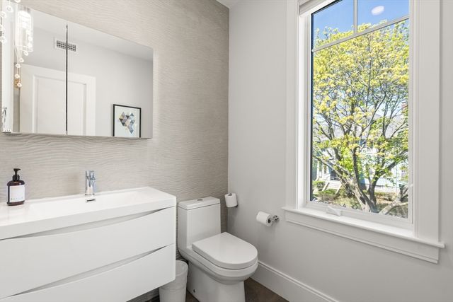 80 Verndale St, Brookline, MA 02446