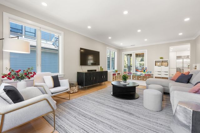 80 Verndale St, Brookline, MA 02446