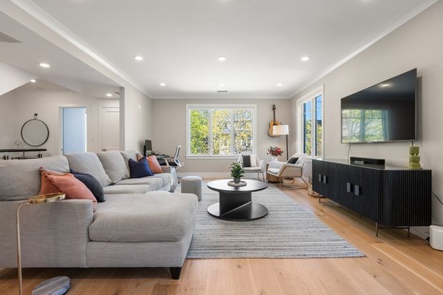 80 Verndale St, Brookline, MA 02446