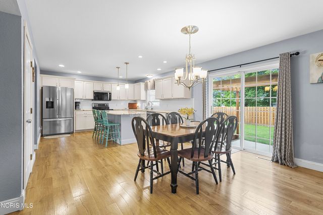 1206 N Finch Drive, Bowling Green, OH 43402