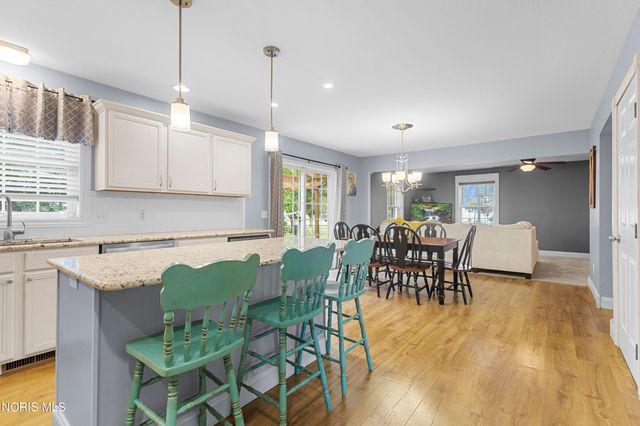 1206 N Finch Drive, Bowling Green, OH 43402