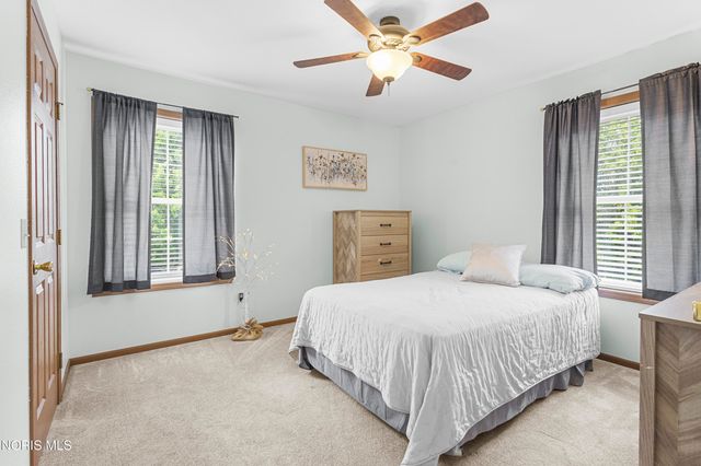 1206 N Finch Drive, Bowling Green, OH 43402