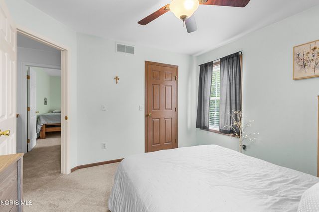 1206 N Finch Drive, Bowling Green, OH 43402