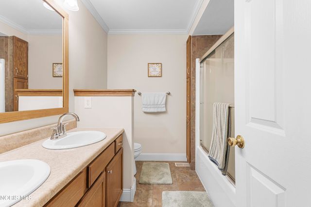1206 N Finch Drive, Bowling Green, OH 43402