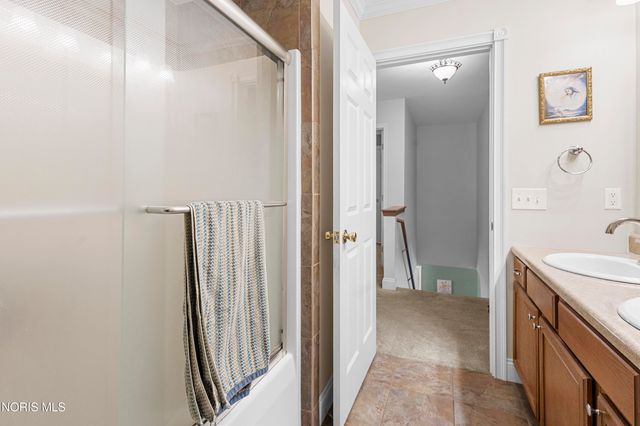 1206 N Finch Drive, Bowling Green, OH 43402