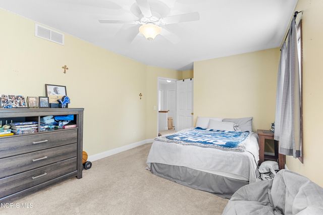 1206 N Finch Drive, Bowling Green, OH 43402