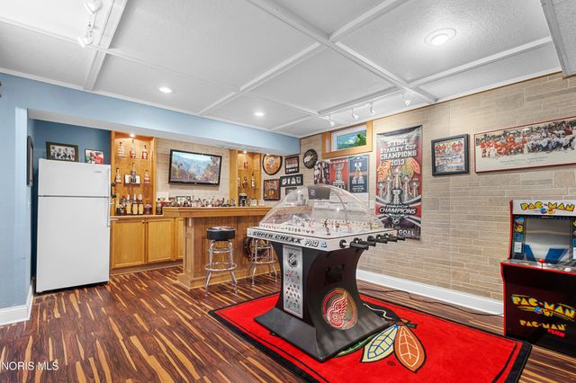 1206 N Finch Drive, Bowling Green, OH 43402