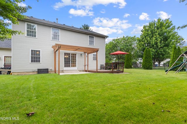 1206 N Finch Drive, Bowling Green, OH 43402