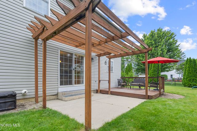 1206 N Finch Drive, Bowling Green, OH 43402