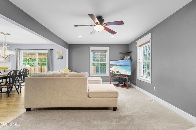 1206 N Finch Drive, Bowling Green, OH 43402