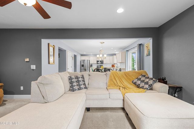 1206 N Finch Drive, Bowling Green, OH 43402