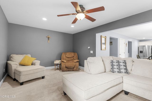 1206 N Finch Drive, Bowling Green, OH 43402