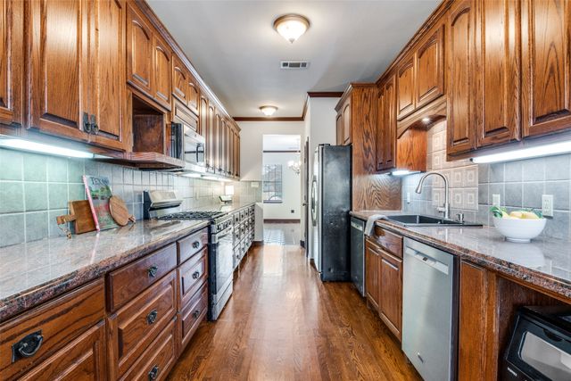 4402 Running Brook Drive, Rowlett, TX 75088