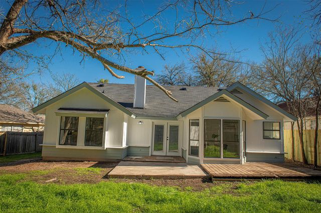 106 N Mockingbird CIR, Cedar Creek, TX 78612