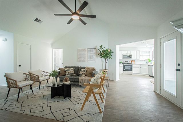 106 N Mockingbird CIR, Cedar Creek, TX 78612