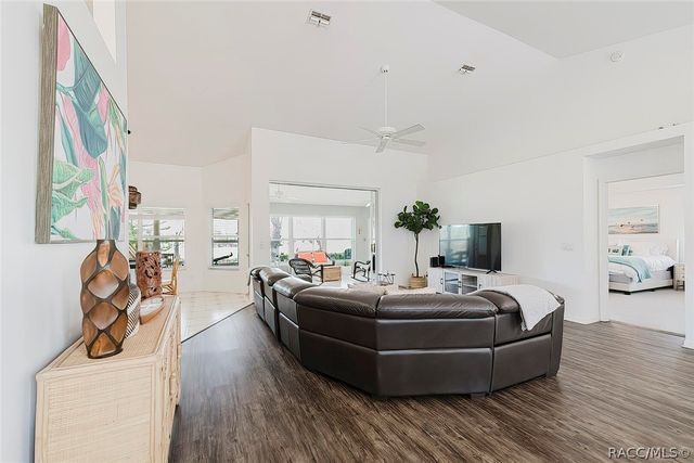 240 N Country Club Drive, Crystal River, FL 34429