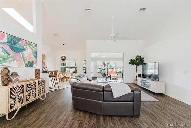 240 N Country Club Drive, Crystal River, FL 34429