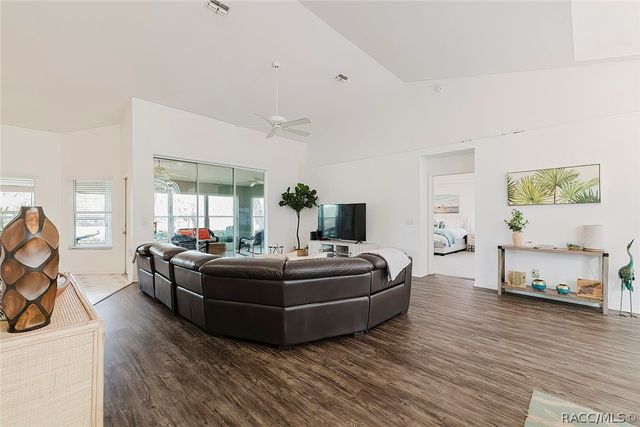 240 N Country Club Drive, Crystal River, FL 34429