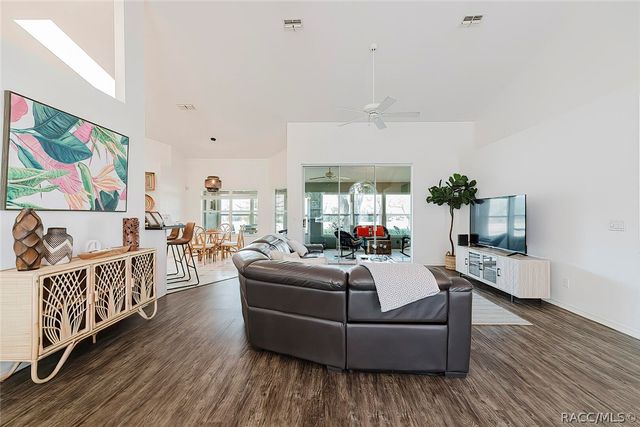 240 N Country Club Drive, Crystal River, FL 34429