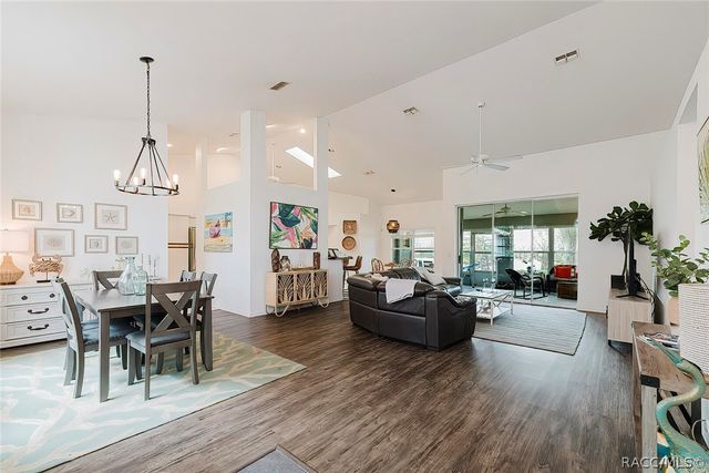 240 N Country Club Drive, Crystal River, FL 34429