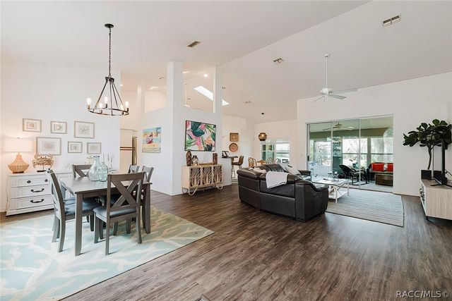 240 N Country Club Drive, Crystal River, FL 34429