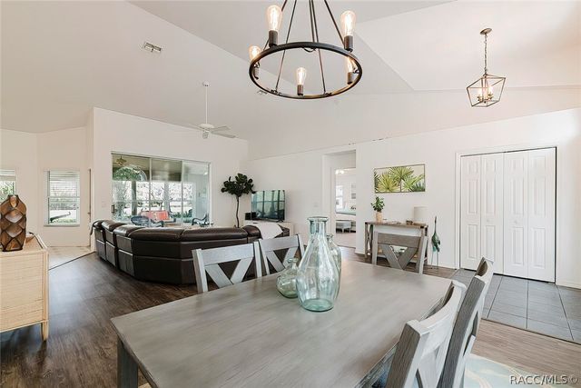 240 N Country Club Drive, Crystal River, FL 34429