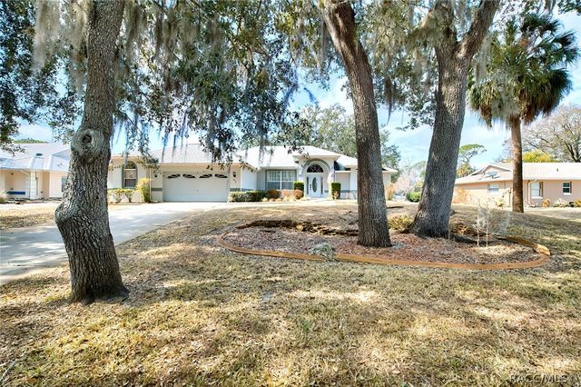 240 N Country Club Drive, Crystal River, FL 34429