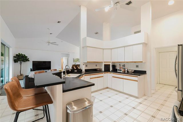 240 N Country Club Drive, Crystal River, FL 34429