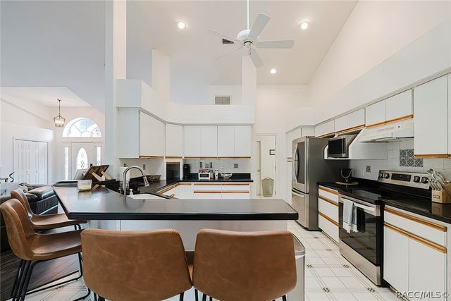 240 N Country Club Drive, Crystal River, FL 34429