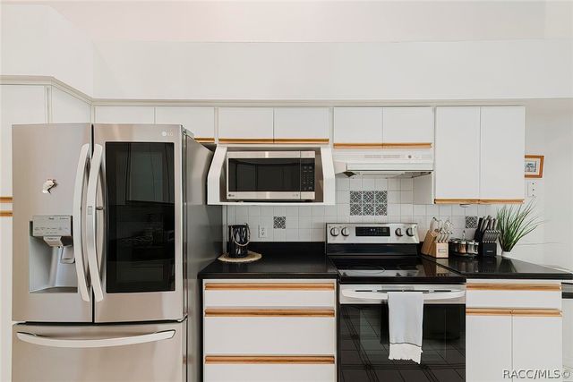 240 N Country Club Drive, Crystal River, FL 34429