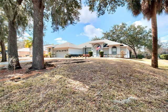 240 N Country Club Drive, Crystal River, FL 34429