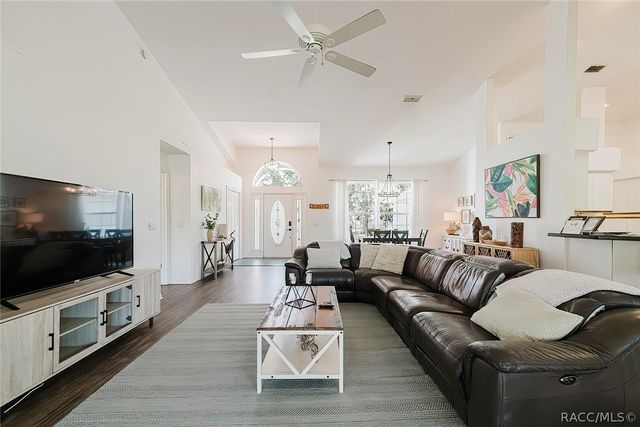 240 N Country Club Drive, Crystal River, FL 34429