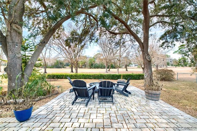 240 N Country Club Drive, Crystal River, FL 34429