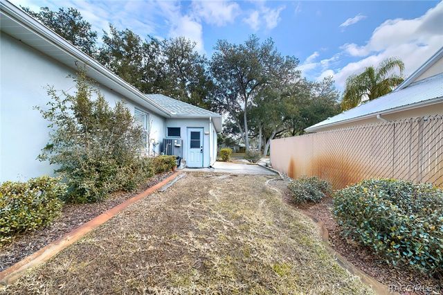 240 N Country Club Drive, Crystal River, FL 34429