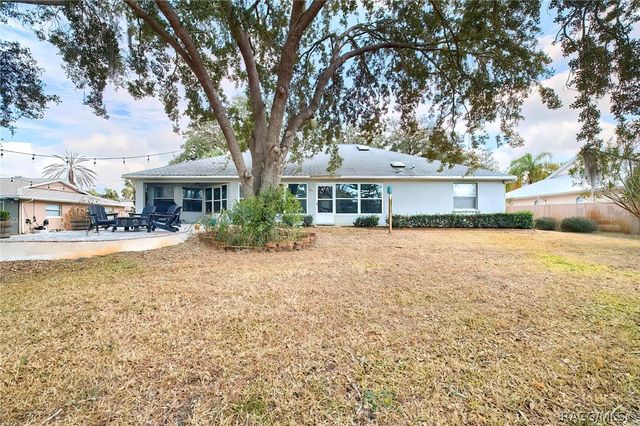 240 N Country Club Drive, Crystal River, FL 34429