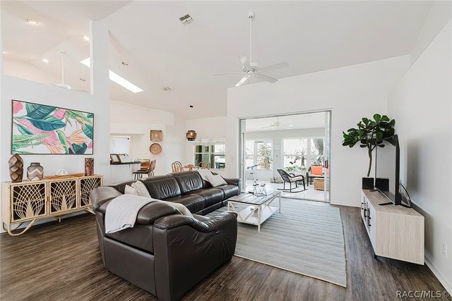 240 N Country Club Drive, Crystal River, FL 34429