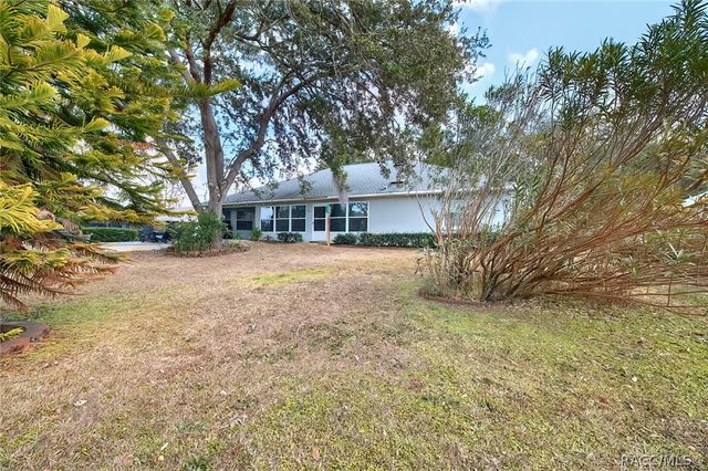 240 N Country Club Drive, Crystal River, FL 34429