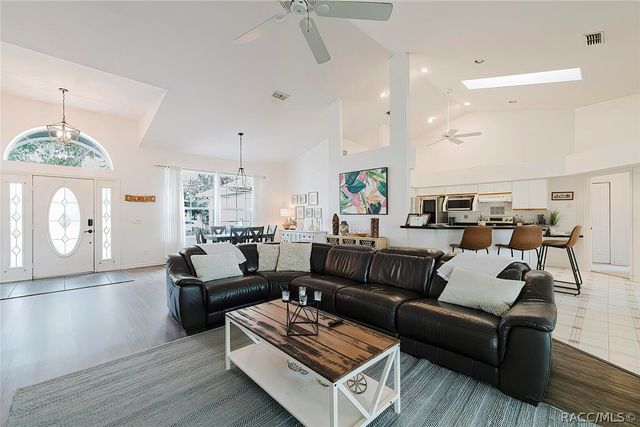 240 N Country Club Drive, Crystal River, FL 34429