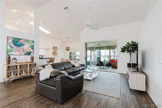 240 N Country Club Drive, Crystal River, FL 34429