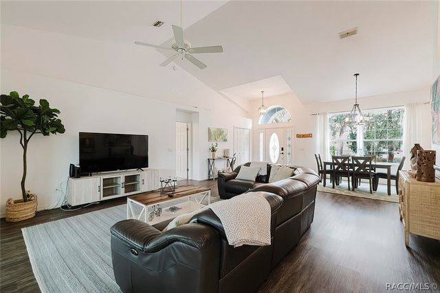 240 N Country Club Drive, Crystal River, FL 34429