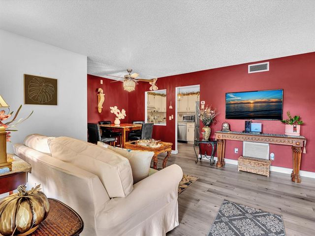 342 Pine Ridge Circle D-2, Greenacres, FL 33463