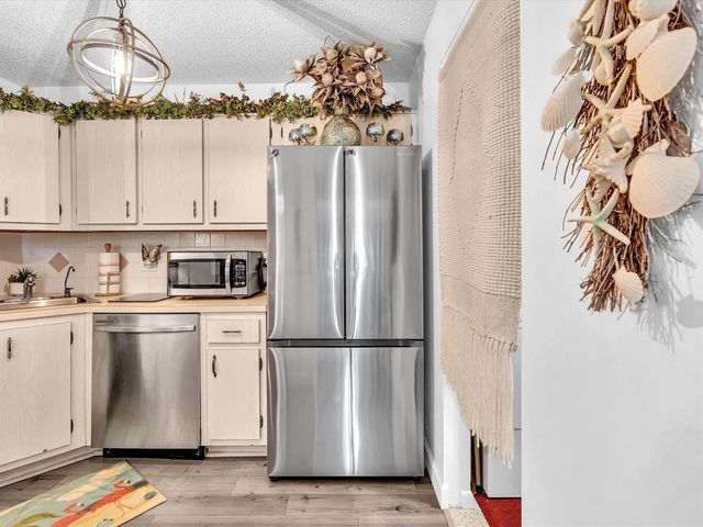 342 Pine Ridge Circle D-2, Greenacres, FL 33463
