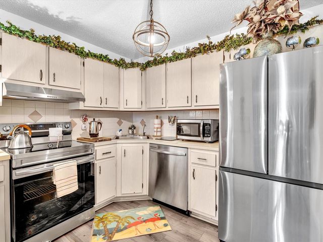 342 Pine Ridge Circle D-2, Greenacres, FL 33463