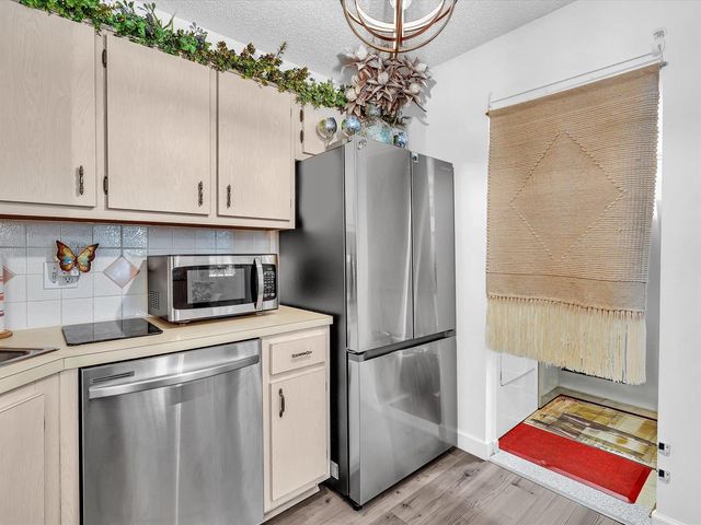342 Pine Ridge Circle D-2, Greenacres, FL 33463