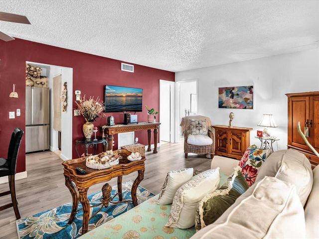 342 Pine Ridge Circle D-2, Greenacres, FL 33463